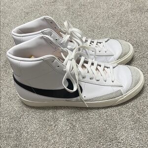 Nike Blazers - White